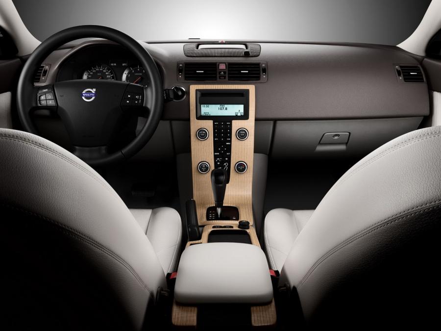  Volvo S40 D4 2010 года  (фото 8 из 9)